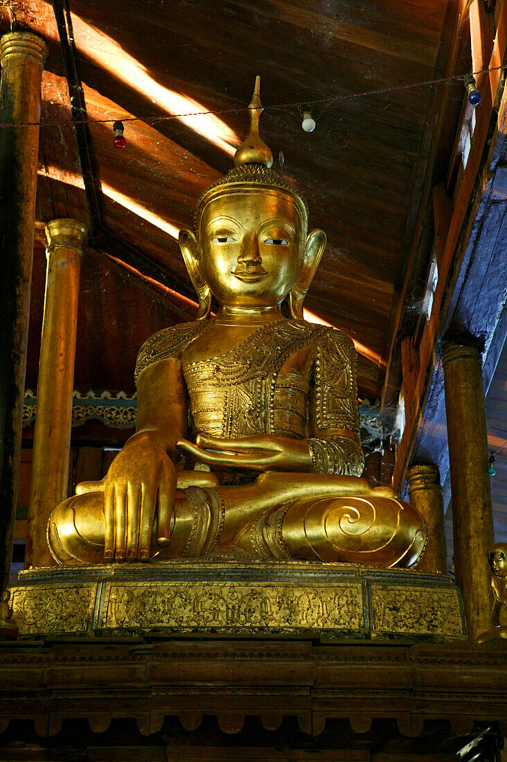 Buddha, Nga Phe Kyaung, Inle Lake, Budhhafigur, Nga Phe Monastery, Inle-See, bekannt als Kloster der springenden Katzen, ältestes Kloster im See, oldest monastery on the lake