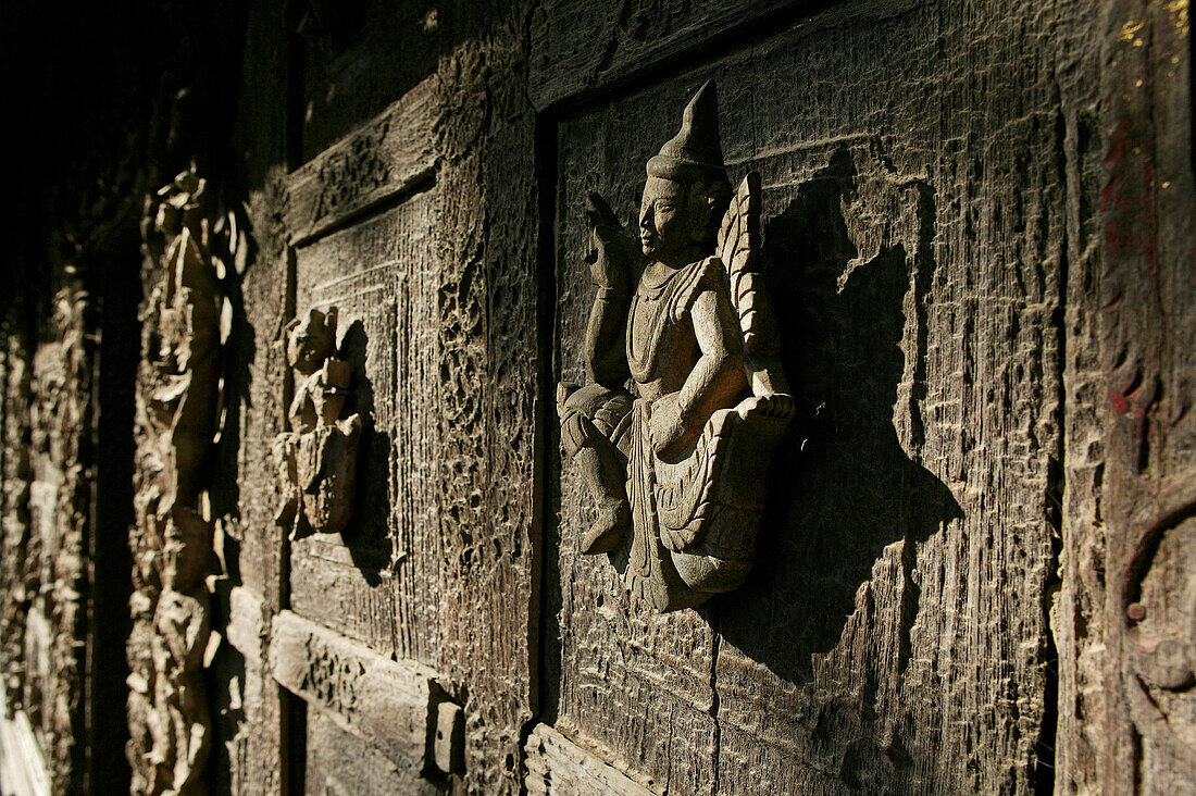 Shwenandaw Monastery, teak carving, Shwe Nan Daw Kyaung, teak Holzschnitzerei, Goldenen Palastkloster, Mandalay