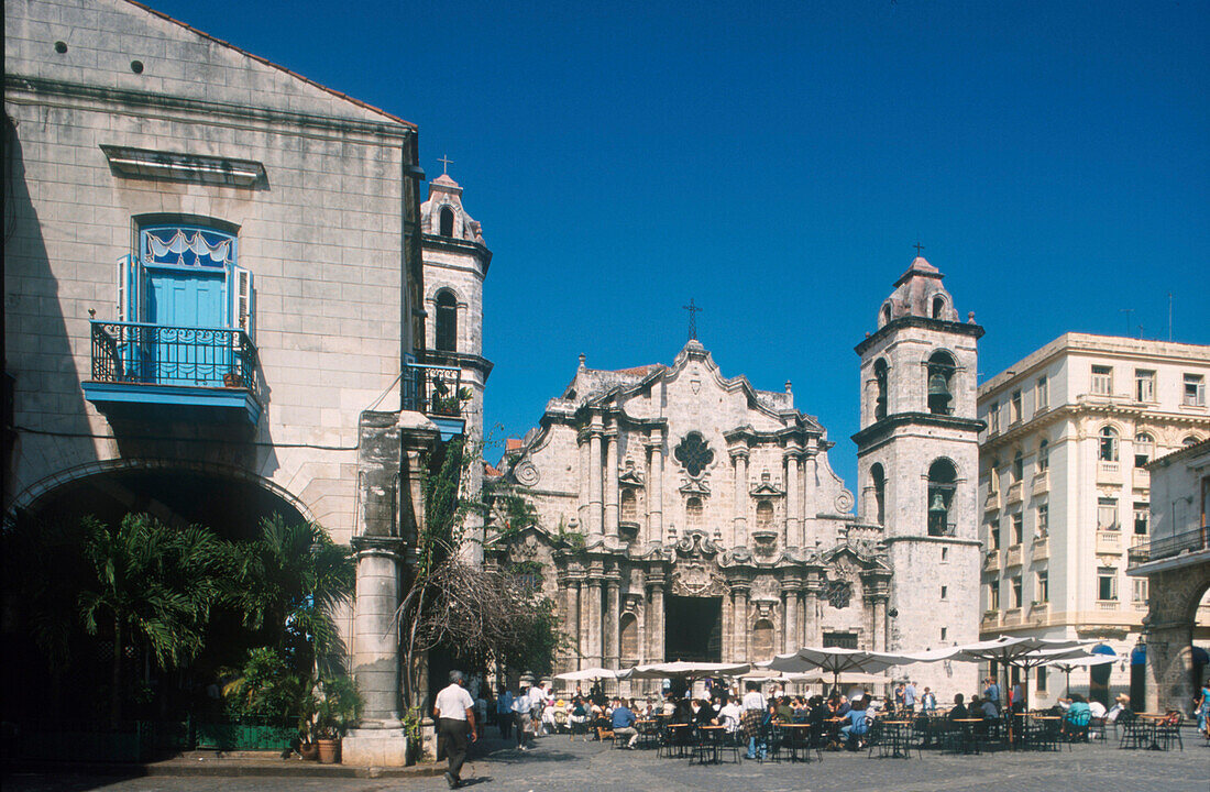 Plaza de la Cathedrale, Havanna License image – ❘