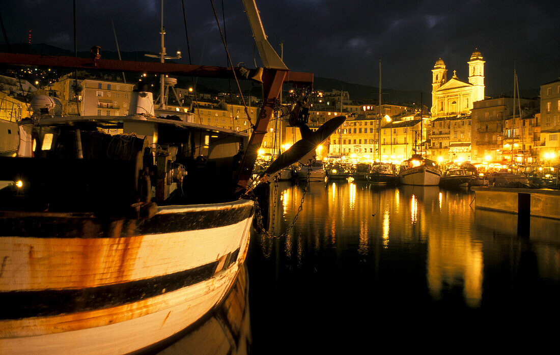 Hafen von Bastia in der Nacht, Korsika, Frankreich