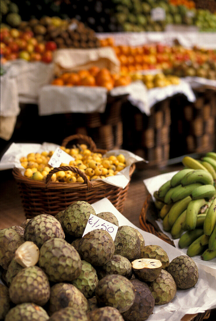 Marktstand mit Obst, Mercado dos Lavradores, Funchal, Madeira, Portugal