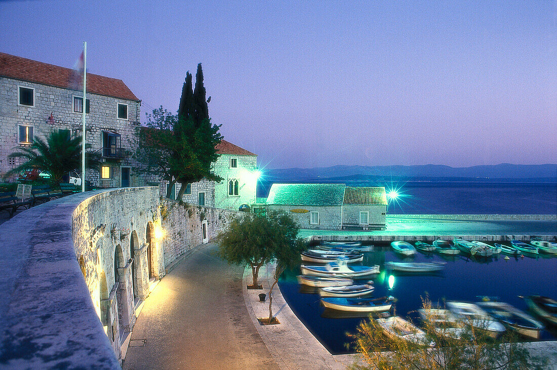 Hafen von Bol, Insel Brac, Sued-Dalmatien Kroatien