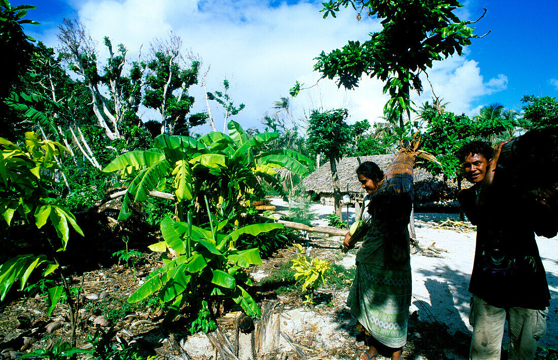 Young Couple, Garden, Tikopia, Temotu Province Solomon Islands, South Pacific