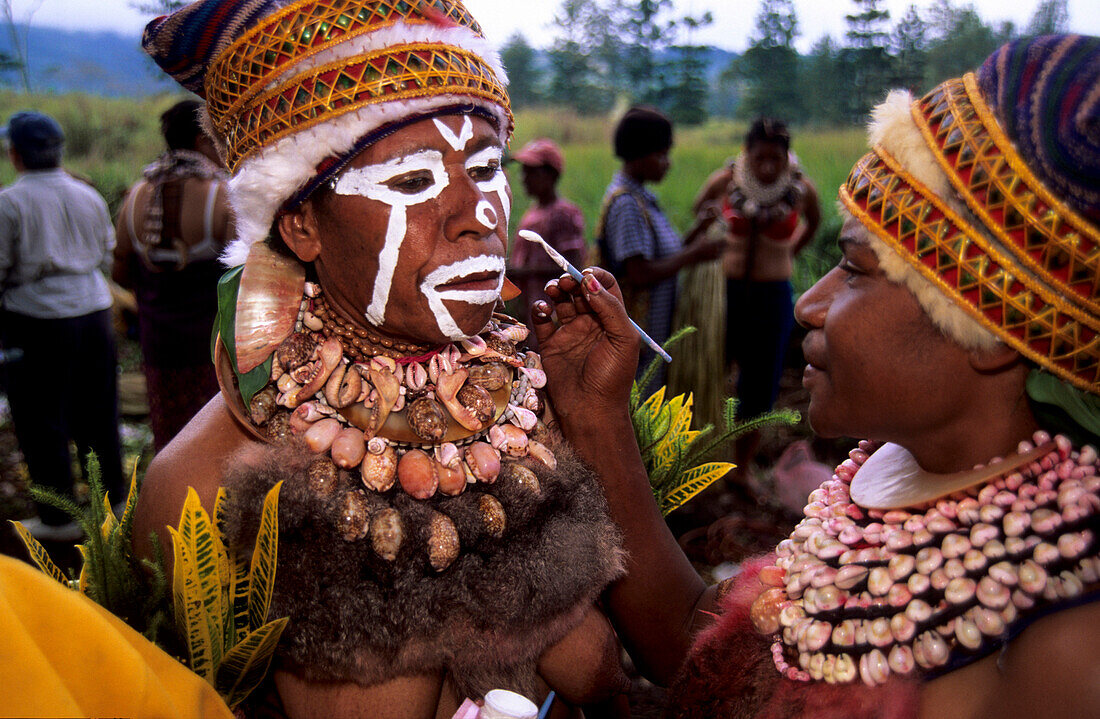 Girl, Paints, Mt Hagen, Eastern Highlands, Papua New Guinea, Melanesia
