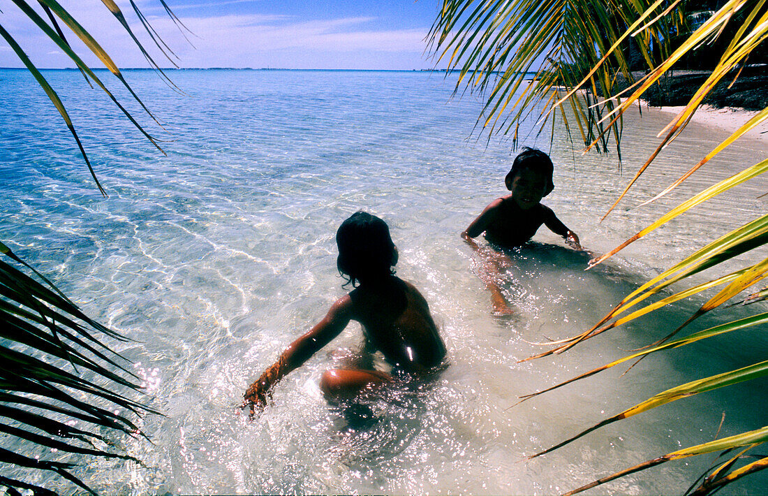 Children, Lagoon, Makemo, Tuamotu Islands French Polynesia, South Pacific