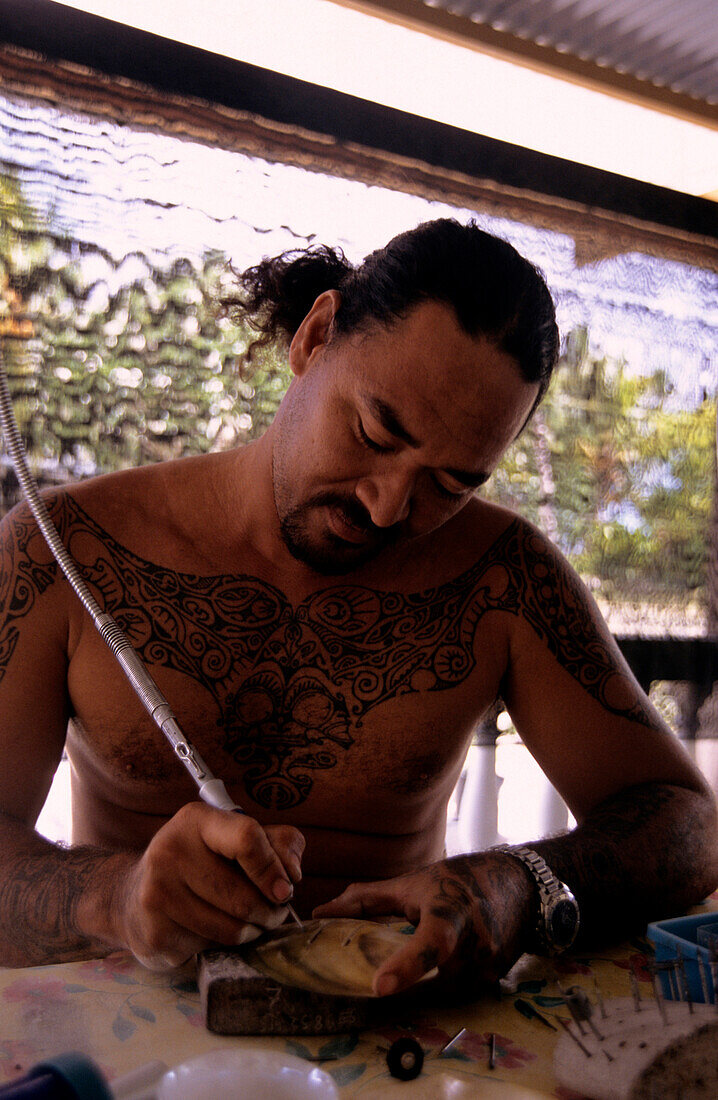 Sculpturer, Work, Makemo- Tuamotu Islands French Polynesia, South Pacific