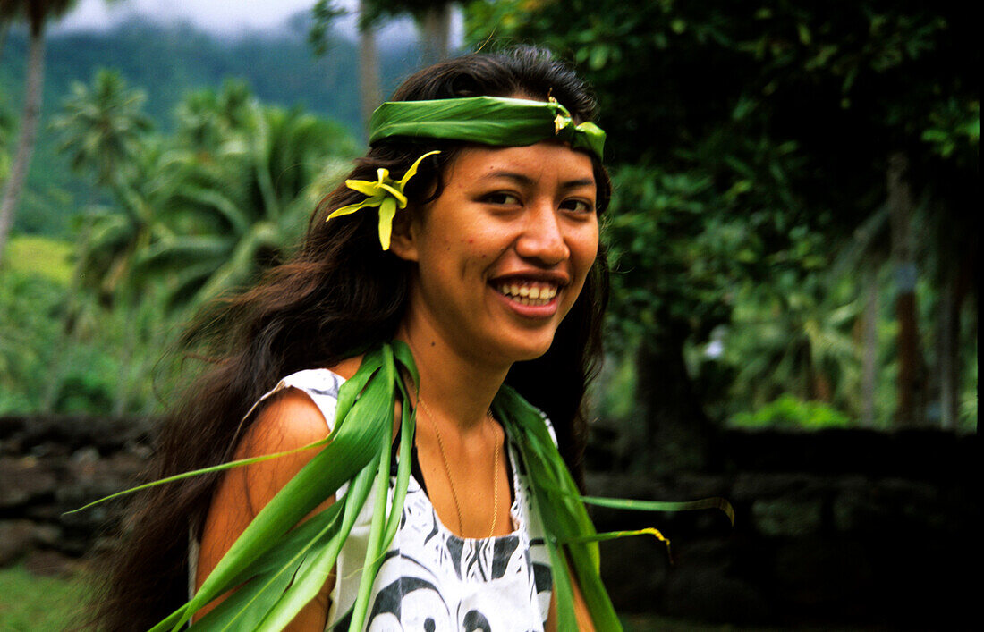 Junge Frau, Porträt, Hatiheu, Nuku Hiva, Marquesas, Französisch Polynesien, Südsee
