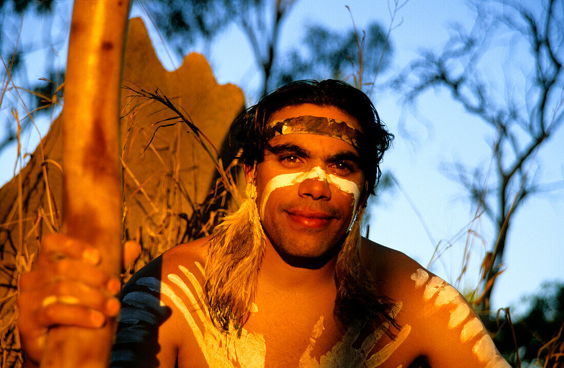 Aborigine mit Didgeridoo, Townsville, Queensland, Australien