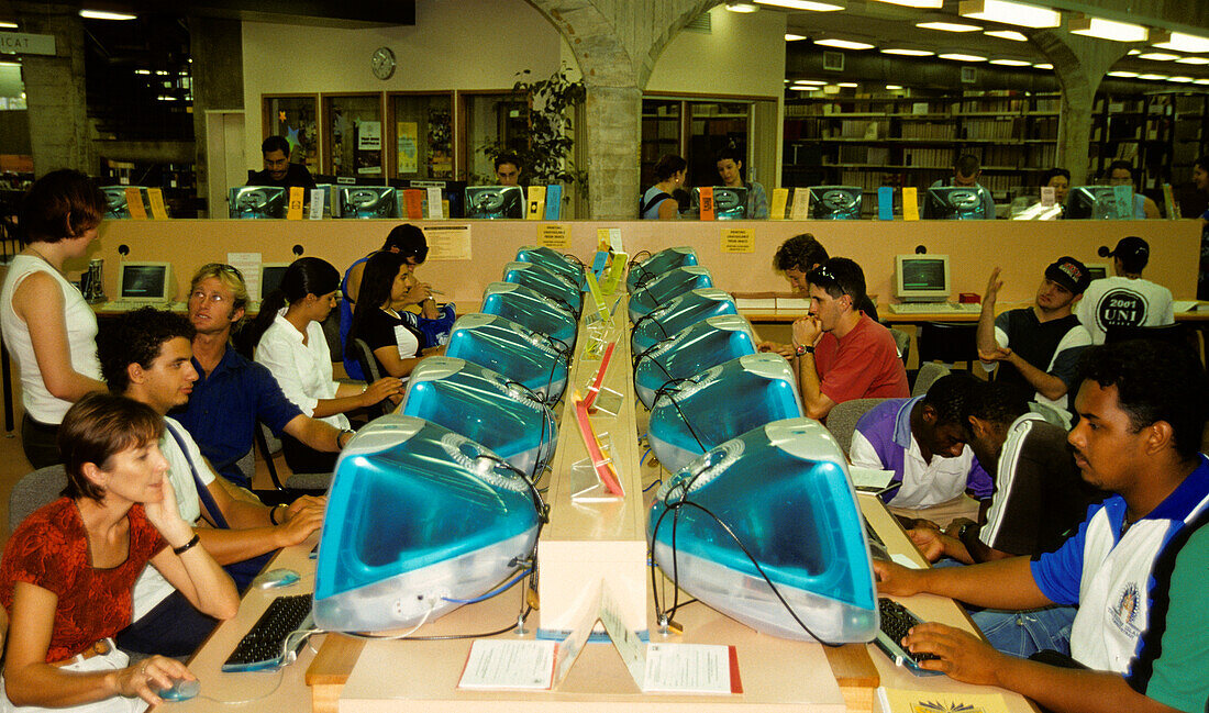 Students, Apple Computer, James Cook University, Townsville Queensland, Australia