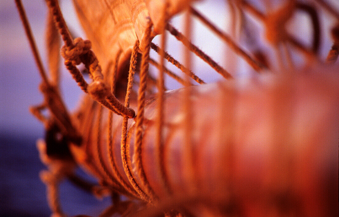 Nahaufnahme der Takelage mit Knoten, Segelschiff, Traditional Sailing Ship, Südsee