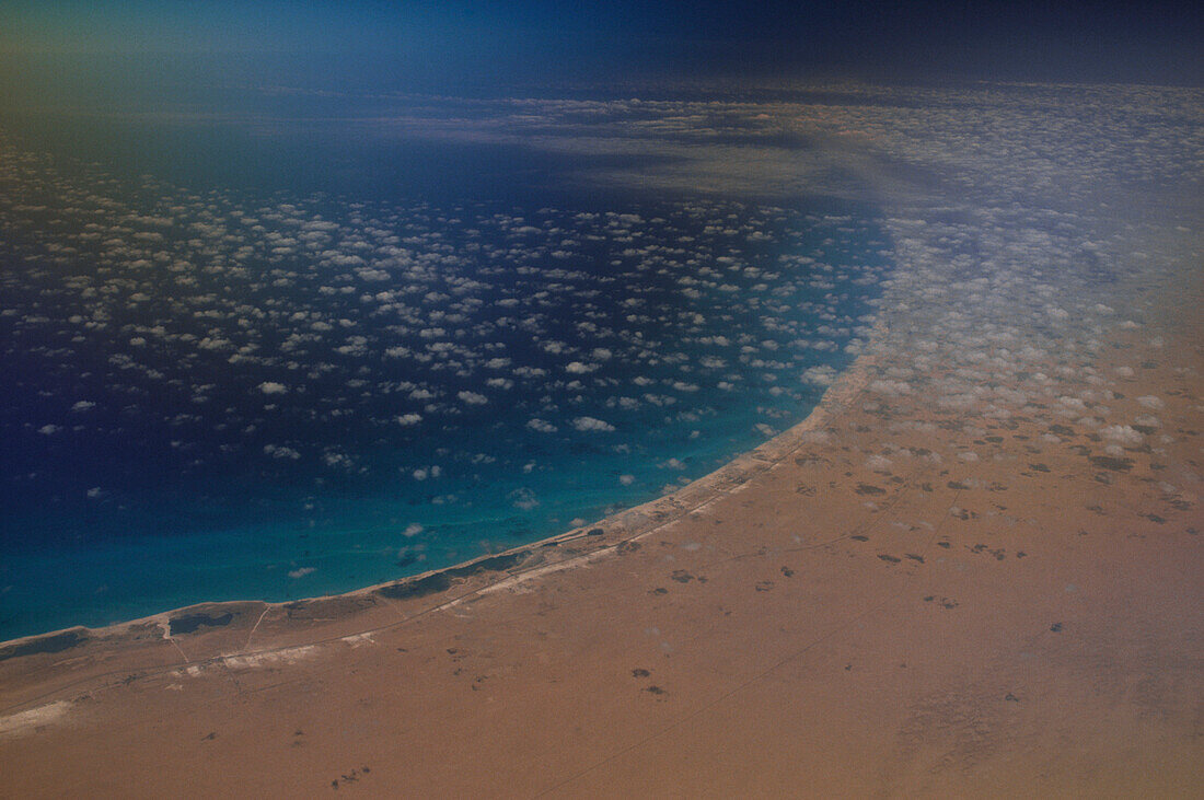 Luftbild, Kueste mit Wolken Aegypten