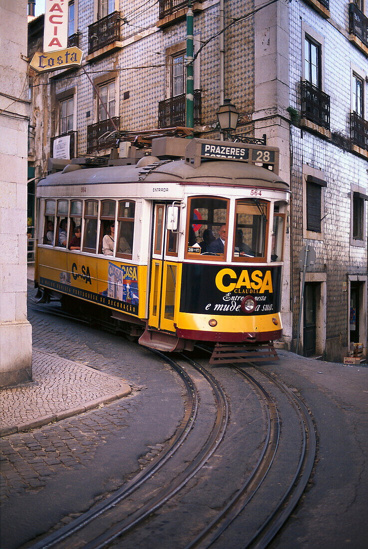 Tram No. 28, Alfama, Lissabon, Portugal