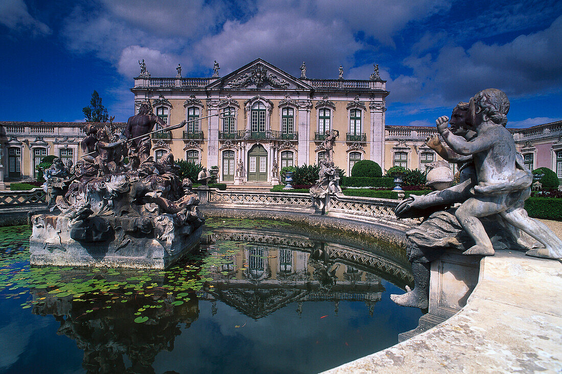Brunnen vor dem Nationalpalast von Queluz, Palácio Nacional de Queluz, Palacio de Queluz, Queluz, Lisbon, Portugal