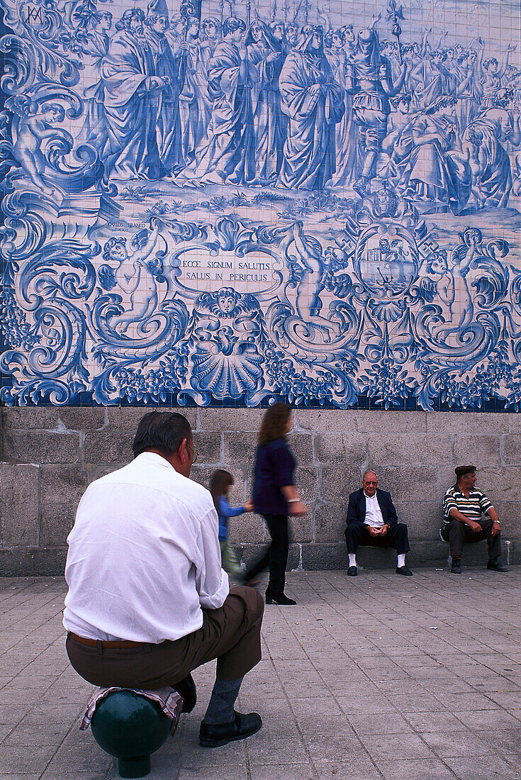 Azulejos Wall, Igreja do Carmo, Porto Portugal