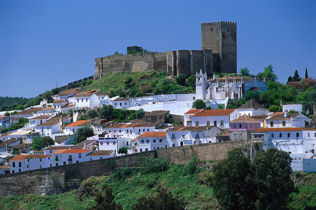 Blick auf die Stadtbefestigung, Mértola, Alentejo, Portugal