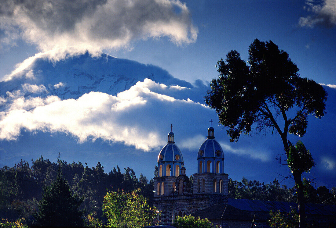 Chimborazo volcano near Riobamba, Riobamba, Ecuador, South America, America