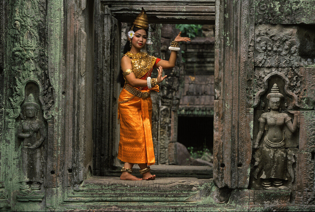 Temple dancer, Ta Prom temple, Angkor, Siem Raep Cambodia, Asia