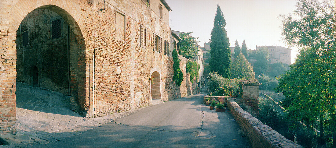 Straße in Certaldo, Chianti, Toskana, Italien
