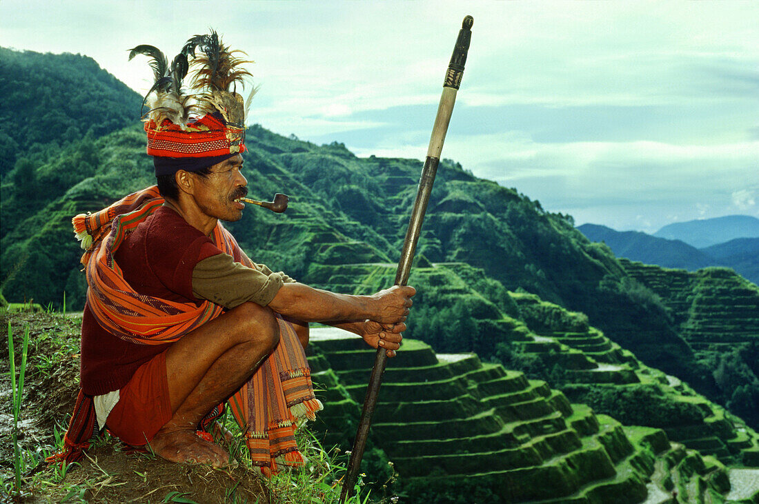 Ifugao warrior, rice terraces, Banaue, Luzon Island Philippines, Asia