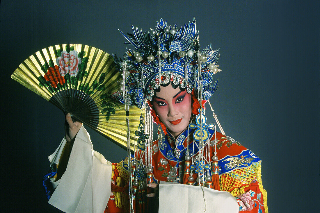 Woman with costume and fan, performer of the Chinese Opera, Taipei, Taiwan, Asia