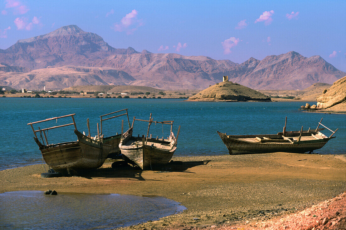 Dhau Boote am Wasser, Sur, Oman, Vorderasien, Asien