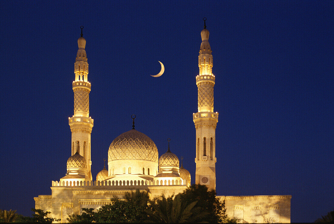 Jumairah Mosque with moon, Dubai, United Arab Emirates, Middle East