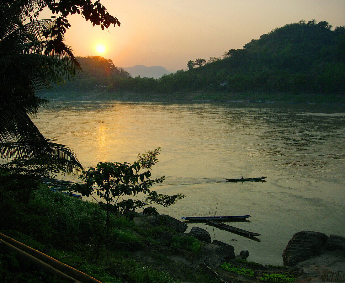 Mekong River at sunset, Luang Prabang, Laos, Indochina, Asia