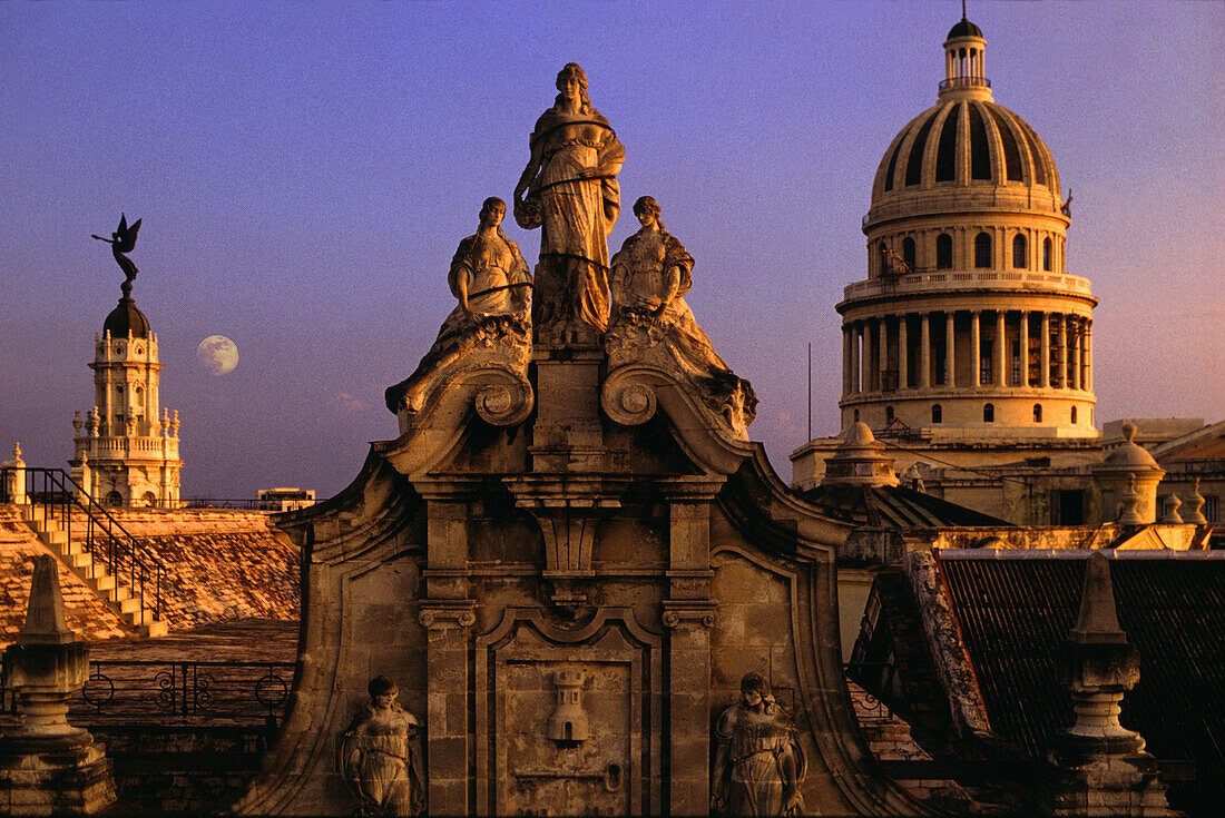 Das Capitolio bei Mondaufgang, Havanna, Kuba, Karibik, Amerika