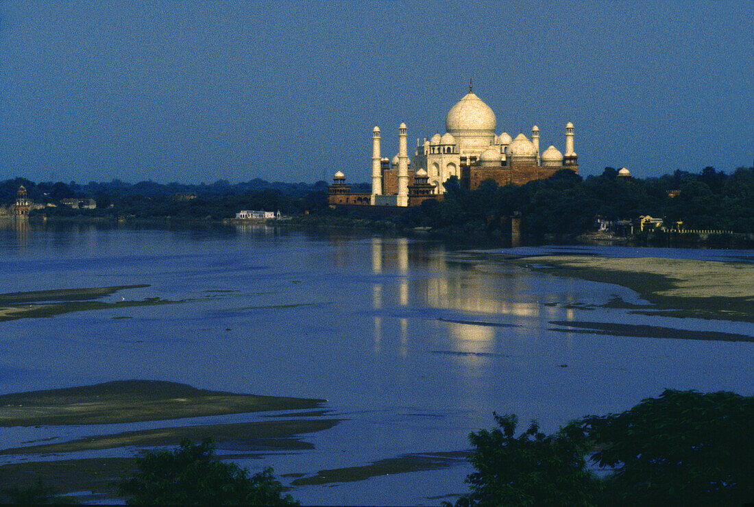 Taj Mahal, Yamuna River, Agra, Uttar Pradesh India, Asia