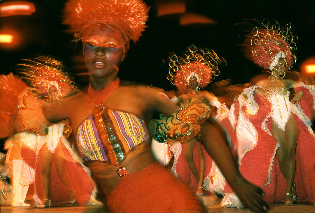 Tänzerinnen im Tropicana Cabaret, Havanna, Kuba, Karibik, Amerika