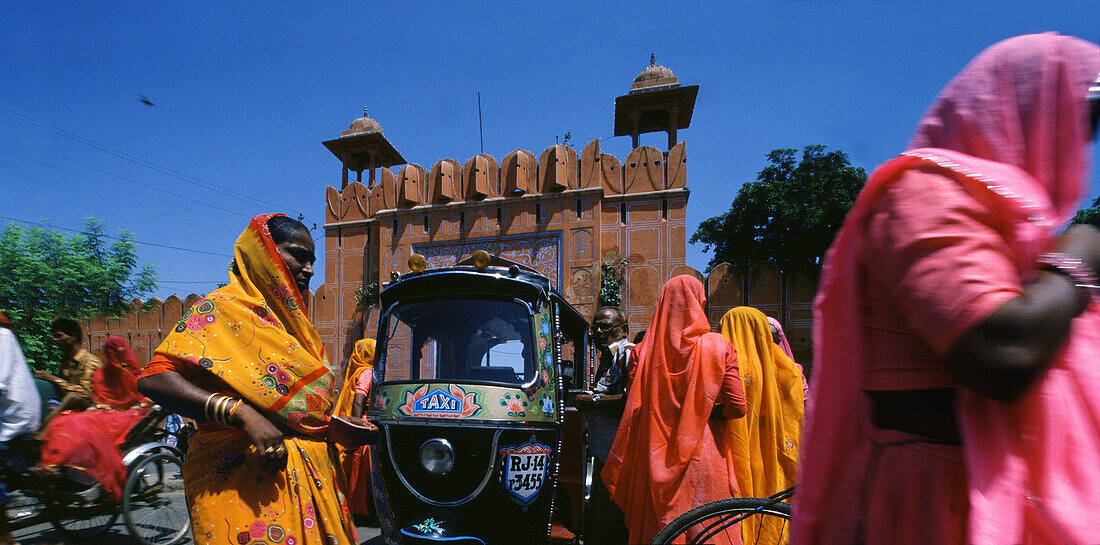 Women and taxi in Jaipur, Jaipur, Rajasthan India, asia