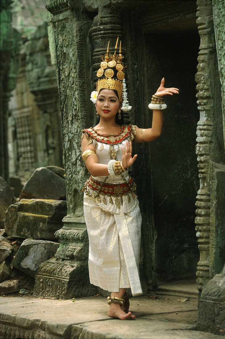 Temple dancer, Ta Prom temple, Angkor, Siem Raep Cambodia, Asia