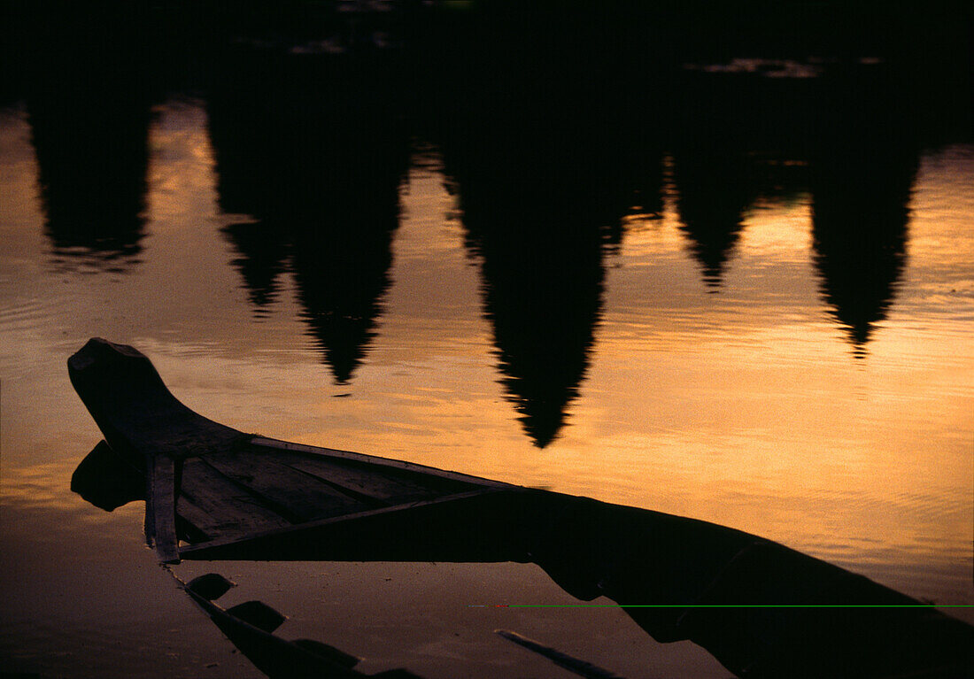 Sunset at Angkor Wat, Angkor Wat, Siem Raep Cambodia, Asia