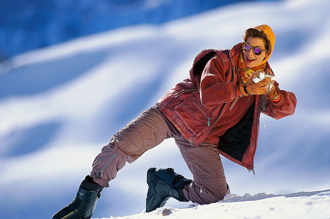 Frau im Ski- Outfit