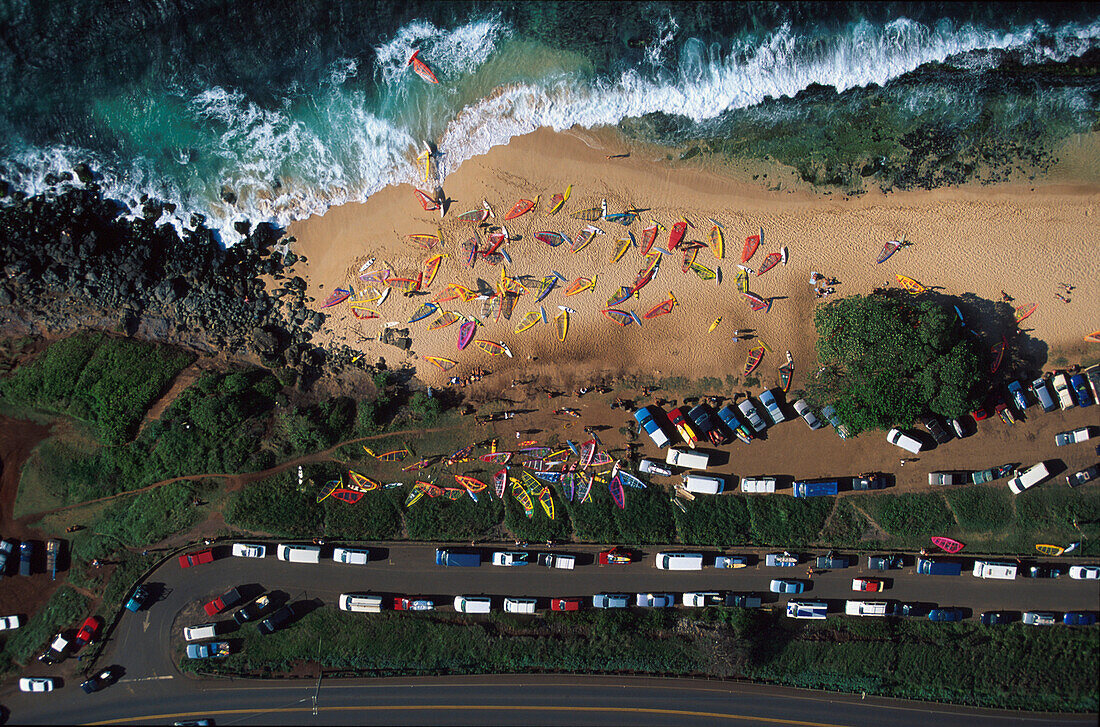 Surfer am Strand, Luftbild, Hookipa Beach Maui, Hawaii, USA