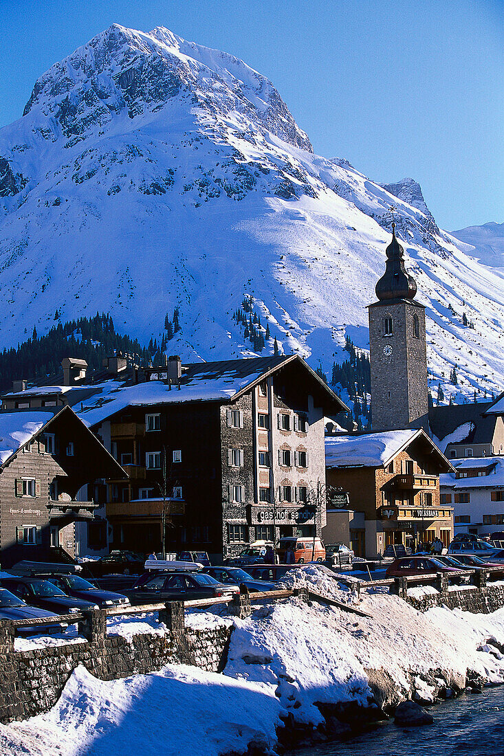 Blick auf Lech im Winter, Vorarlberg, Österreich