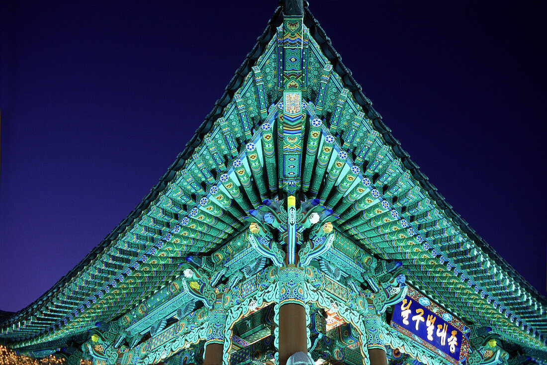 Temple roof, Daegu, South Korea, Asia