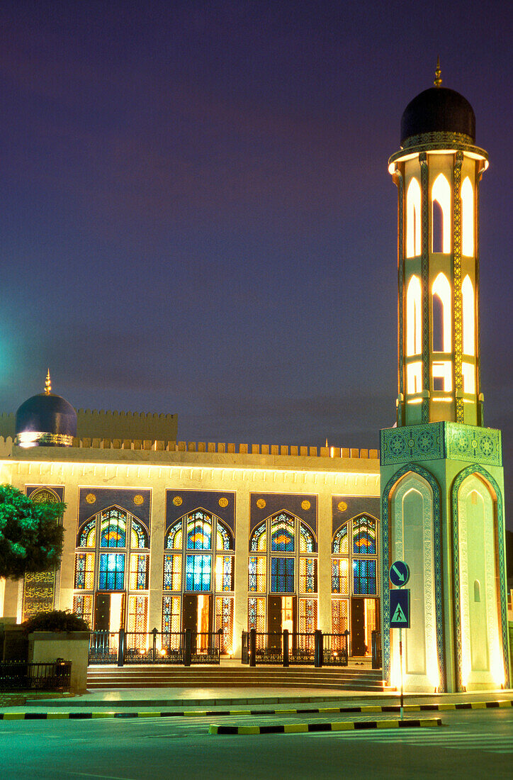Beleuchtete Moschee bei Nacht, Maskat, Oman, Vorderasien, Asien