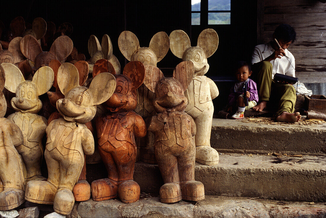 Carver in Lamut, Lamut, Mountain Province Philippines