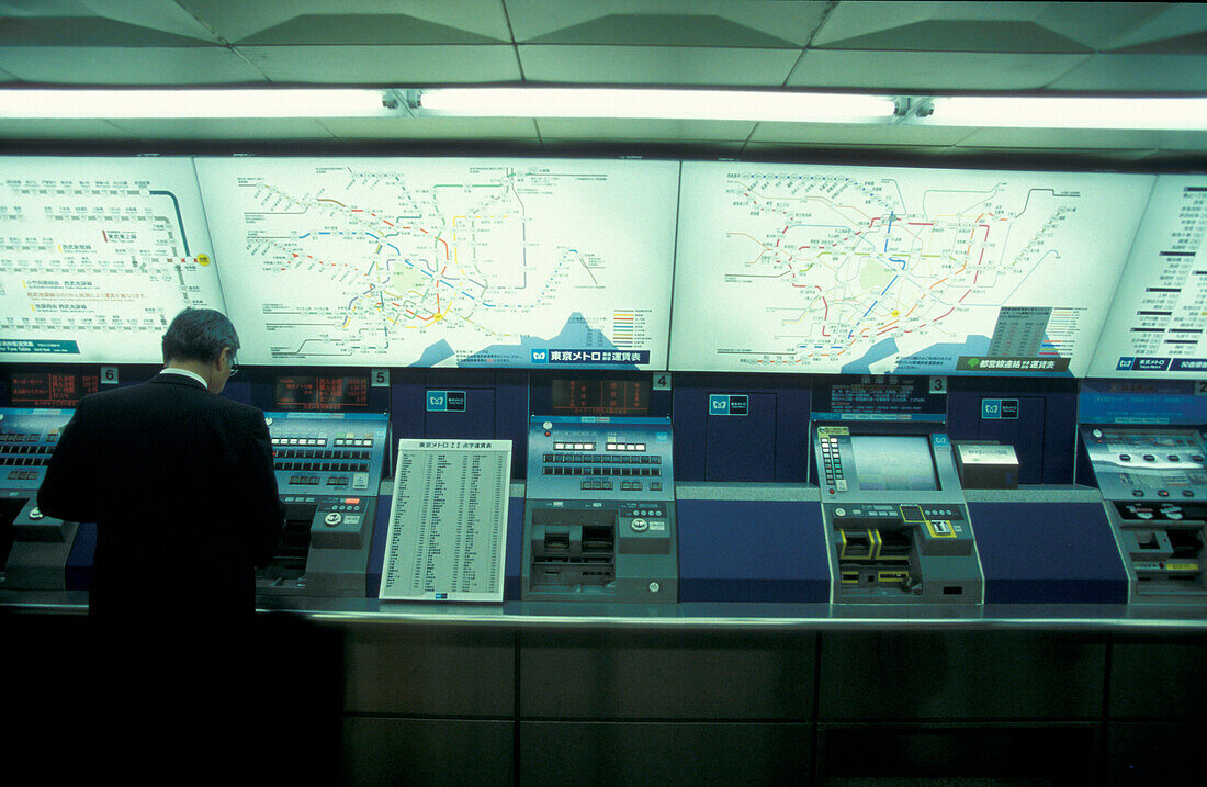 U-Bahn Fahrplan und Kartenautomat, Tokyo, Japan