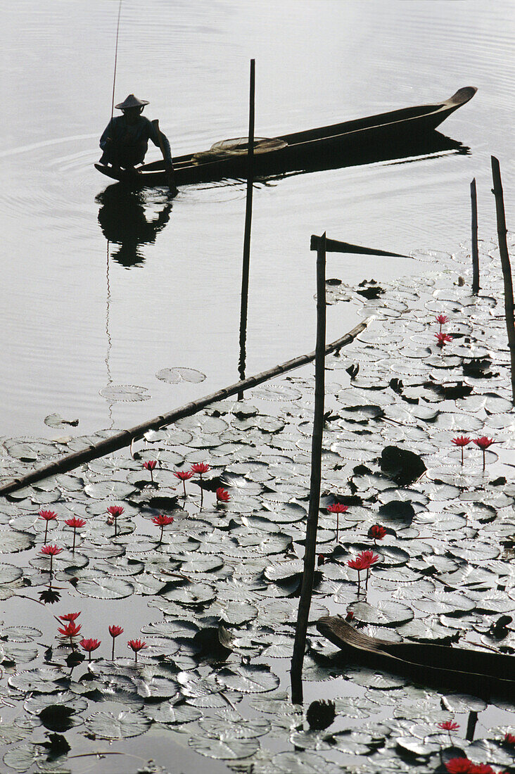 Tboli man on Lake Sebu, Mindanao Island, … – License image – 70043093 ...