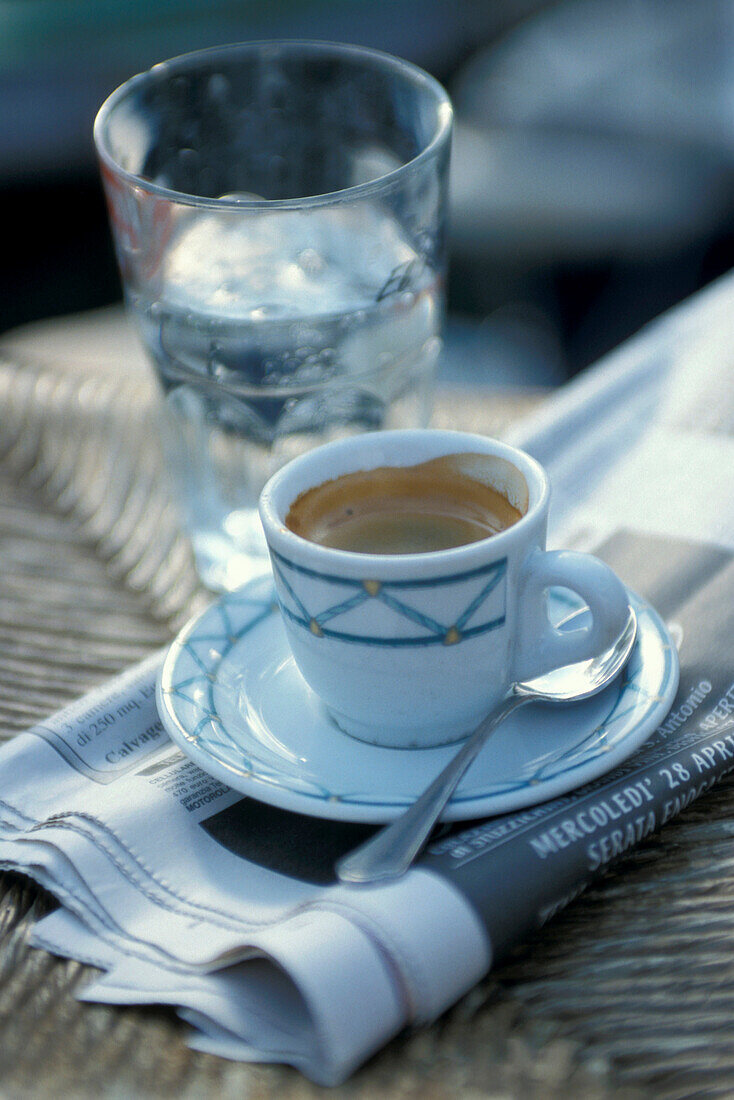 Espresso mit Wasserglas, Gardasee Italy