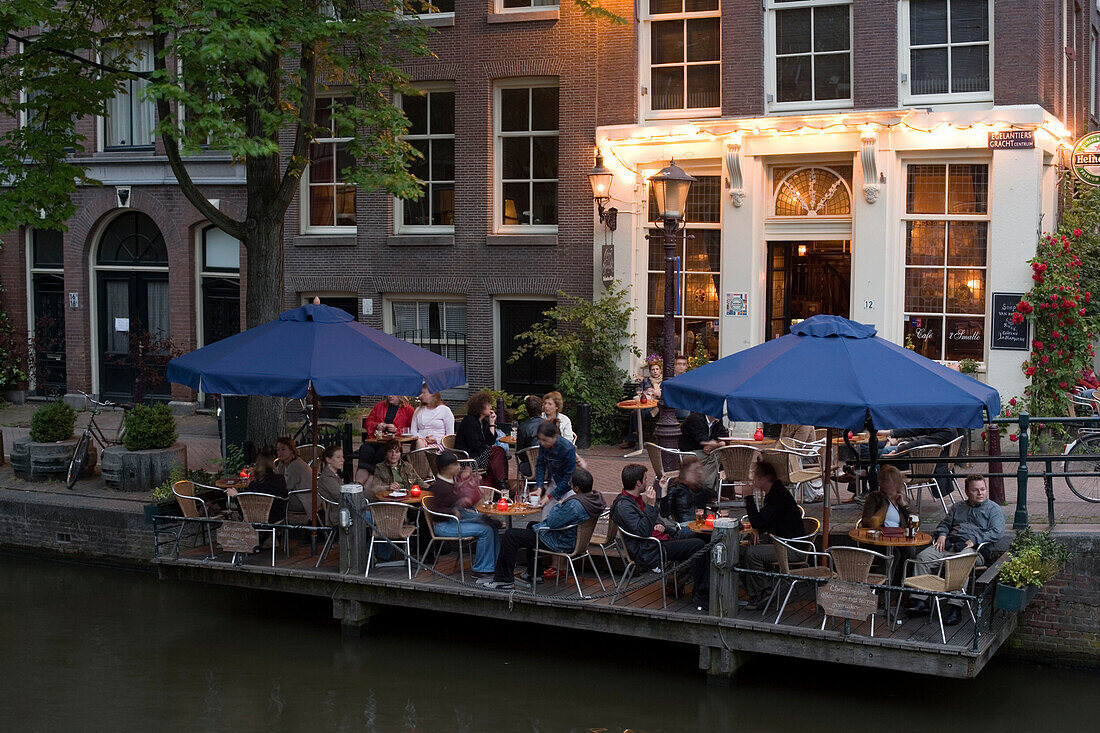 Sidewalk Cafe, Cafe 't Smalle, Egelantiersgracht, Jordaan, People sitting at open air area of Cafe 't Smalle, Egelantiersgracht, Jordaan, Amsterdam, Holland, Netherlands