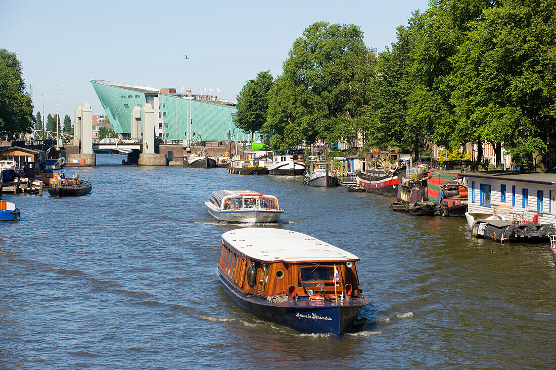 NEMO Museum, Oude Schans, Boats, View over Oude Schans with excursion boats to NEMO Museum, Amsterdam, Holland, Netherlands