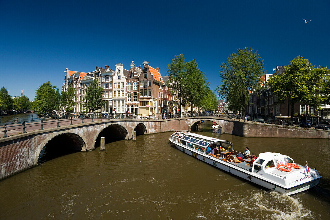 Leisure Boat, Bridge, Keizersgracht, Leidsegracht, Excursion boat on Keizersgracht and Leidsegracht, Amsterdam, Holland, Netherlands