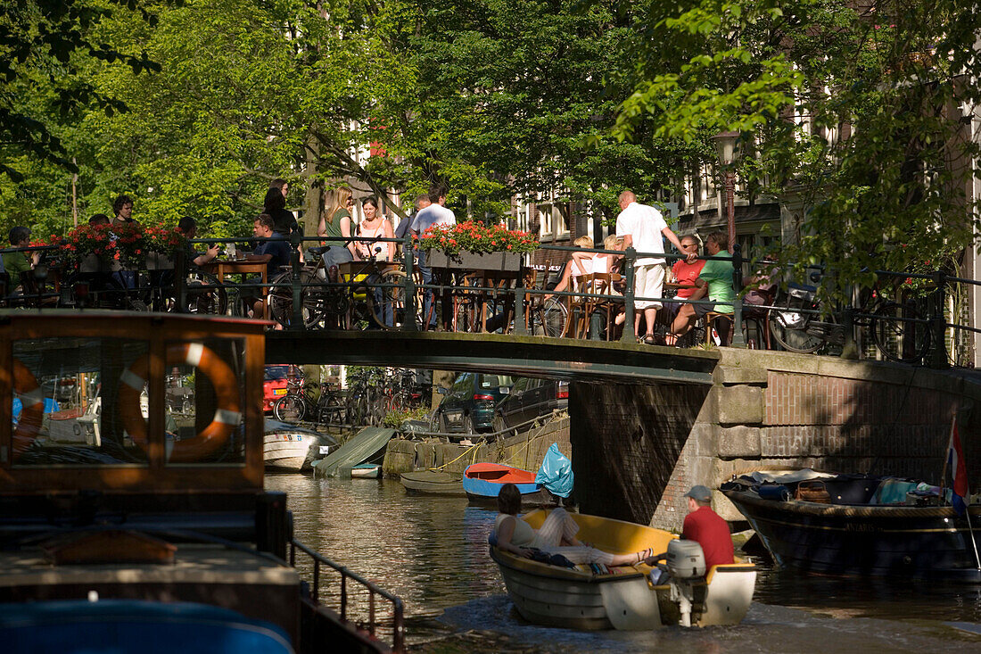 Open Air Restauarnt, Canal Bridge, Egelantiersgracht, Jordaan, People sitting in open air restauarnt on canal bridge over Egelantiersgracht, Jordaan, Amsterdam, Holland, Netherlands