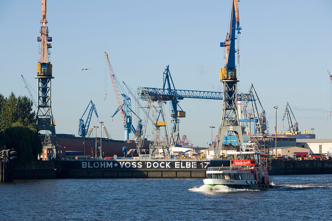 Foot ferry to Finkenwerder, View to a foot ferry to Finkenwerder, a district of Hamburg, in the harbour, Hamburg, Germany