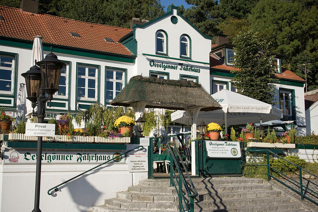 Restaurant Zum alten Lotsenhaus, Restaurant Oevelgönner Fährhaus Zum alten Lotsenhaus, Hamburg, Germany