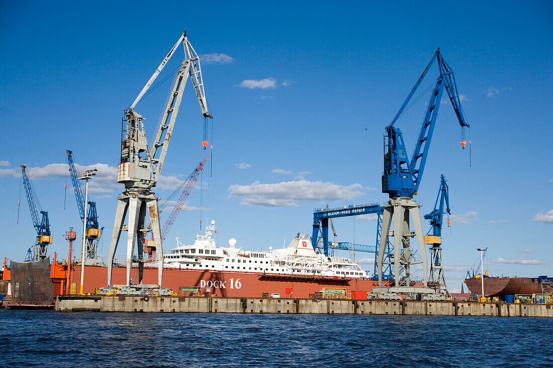 Dry-dock with cranes of the Bloom and Voss dockyard, Dry-dock with cranes of the Bloom & Voss Werft dockyard, , Landungsbrücken, Hamburg, Germany