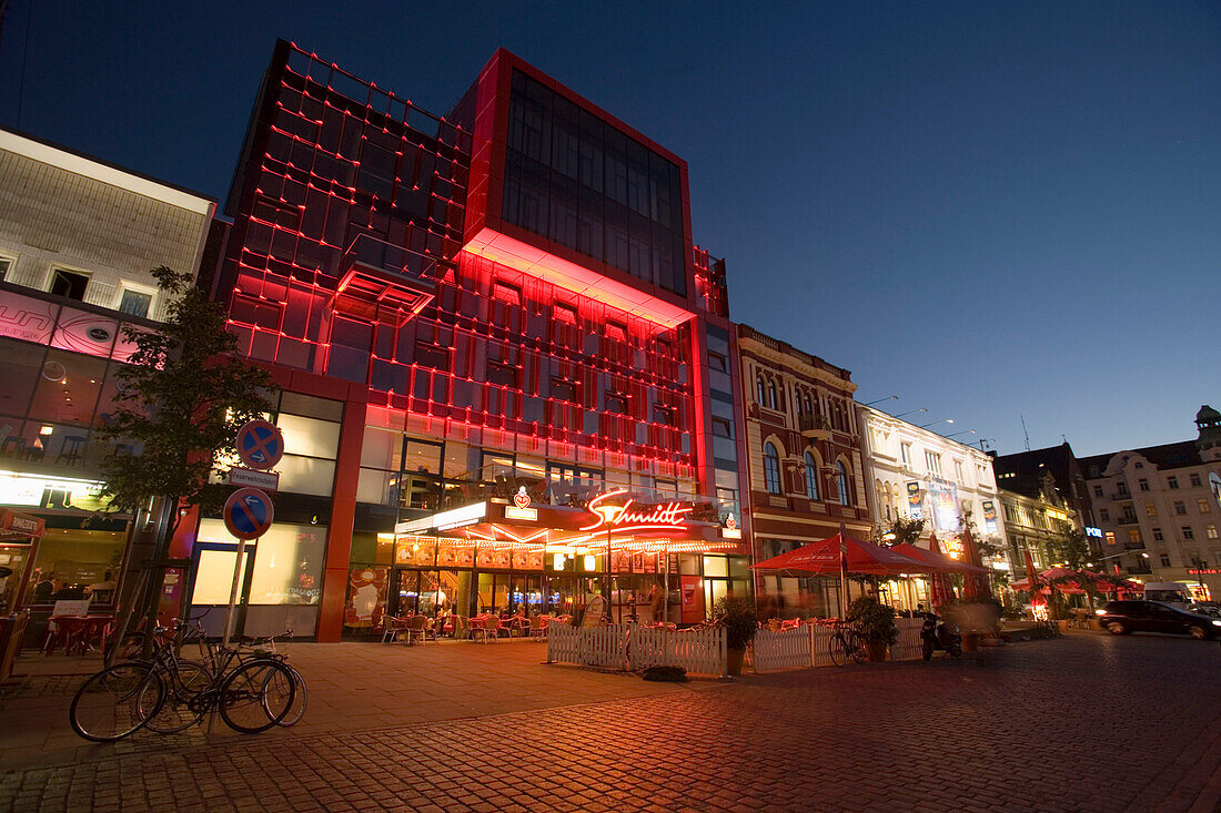 The Schmidt Theater at Reeperbahn at night, St. Pauli, Hamburg, Germany